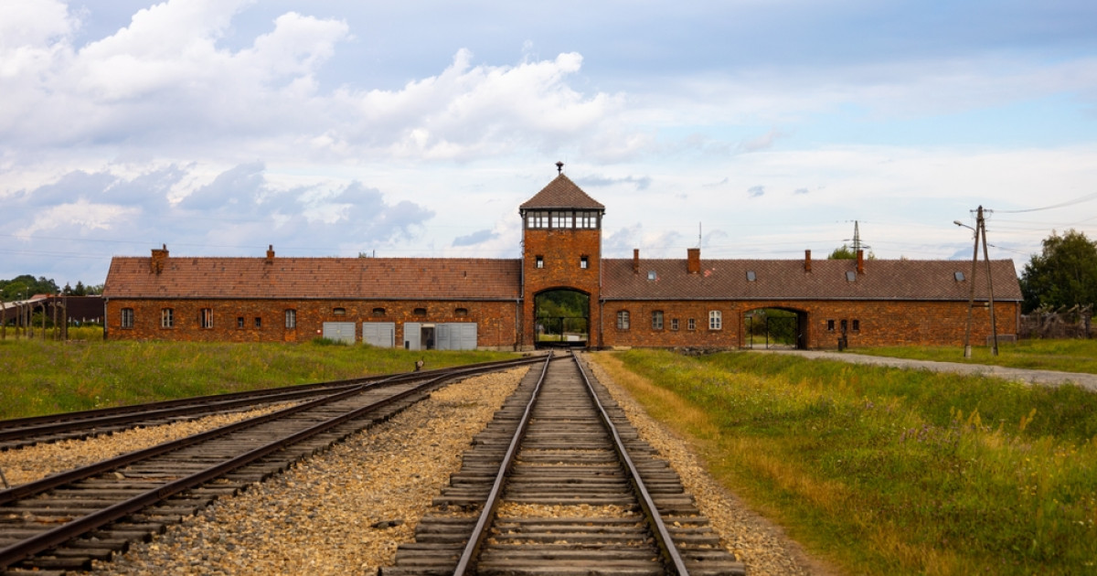 Adolescenți, de origine evreiască, reținuți la Auschwitz: Au intrat ilegal