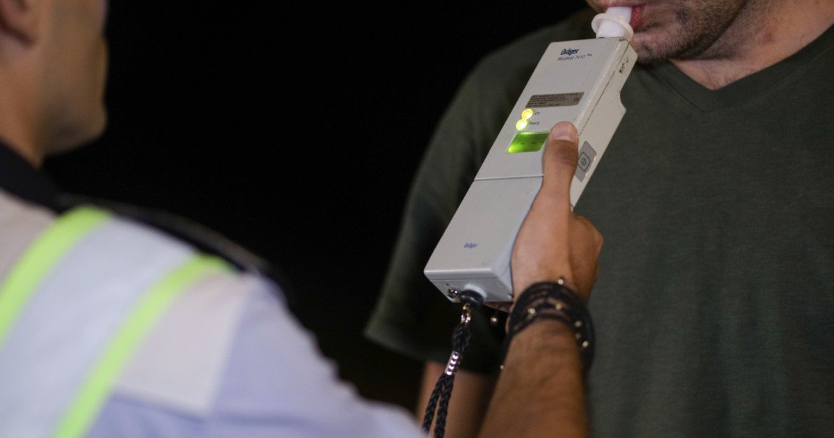 Șofer începător, prins beat cu copii în mașină: Whiskey și beri, la volan