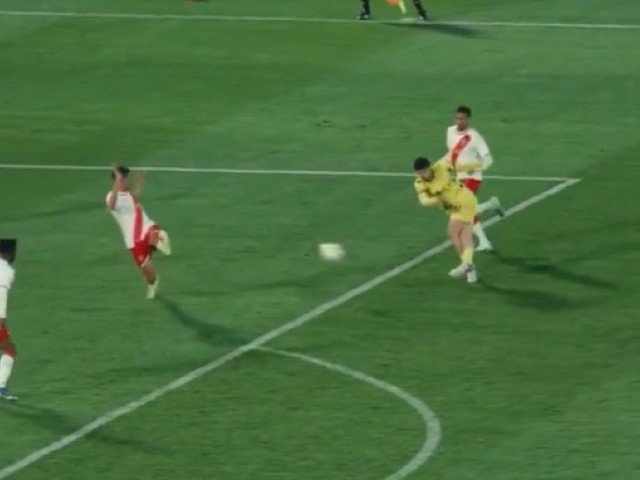Șut fabulos din afara careului: „Puskas” pentru fotbalistul serii