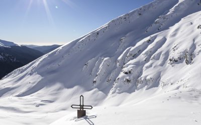 Avalanșe: Pericol maxim în Făgăraș și Bucegi, strat de zăpadă de 2 metri la Omu