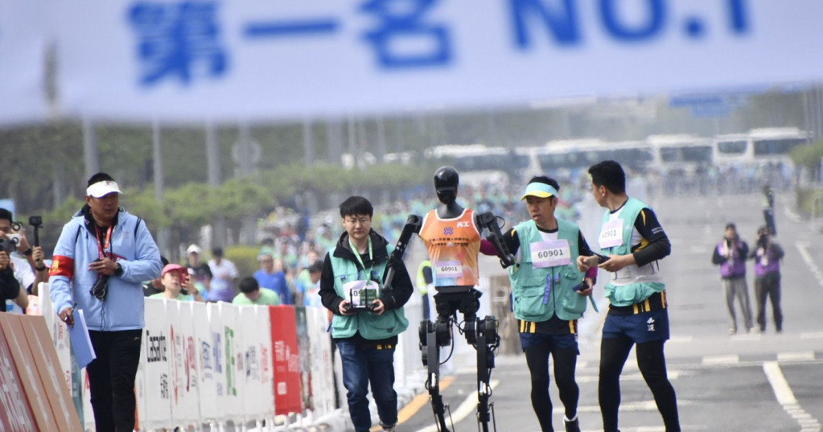 Robotul-fulger la Beijing: A doborât recordul mondial uman!