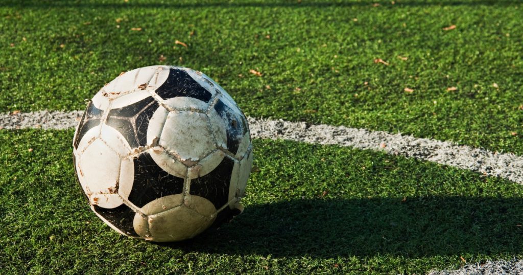 Britanicii vor mingi de fotbal modificate: Loviturile cu capul, un pericol