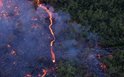 Lava vulcanică din REUNION se revarsă în ocean: IMAGINI spectaculoase