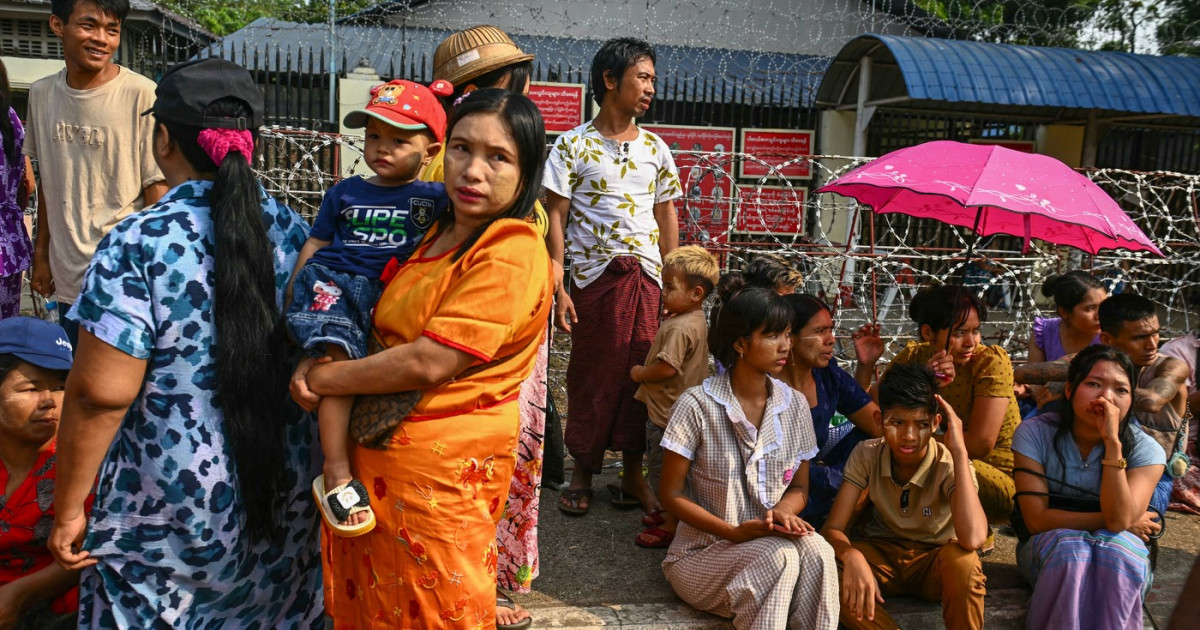 Myanmar: Liderul ordonă anularea pedepselor cu moartea