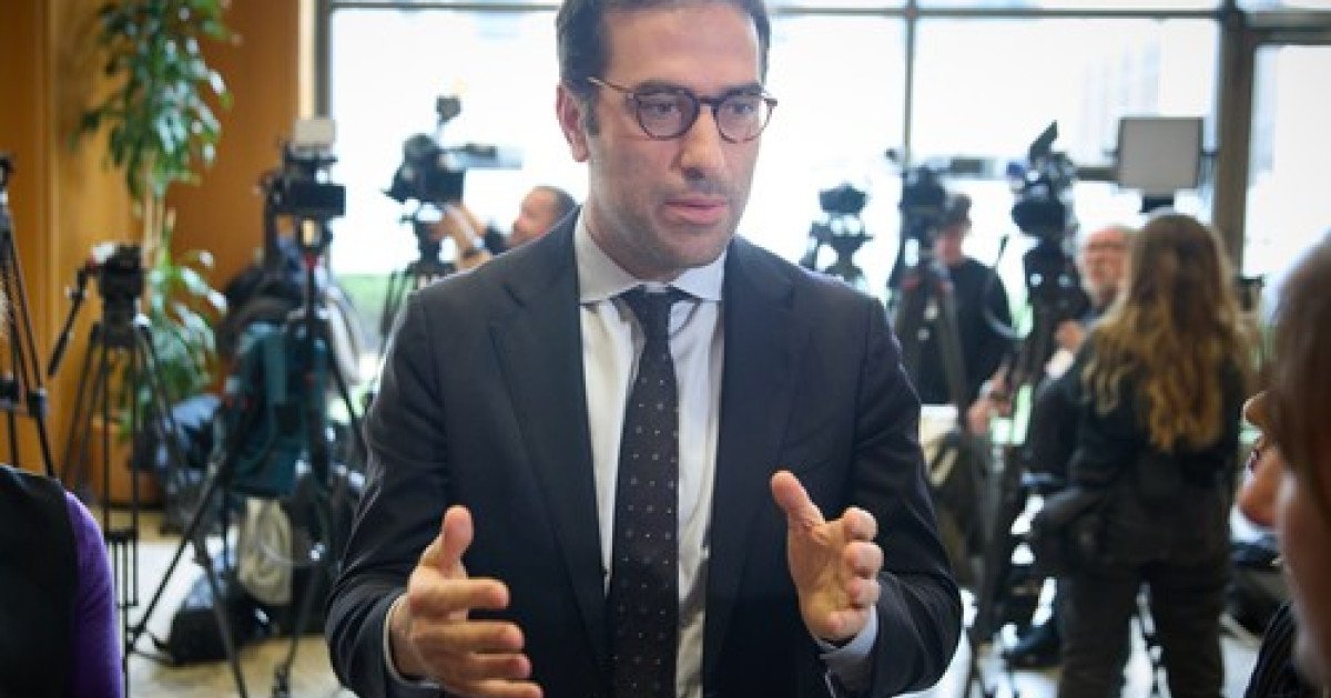 Miniștrii din cinci țări europene cer un impozit pe profiturile companiilor energetice Miniștrii economiei și comerțului din Spania, Germania, Italia, Portugalia și Austria au solicitat Comisiei Europene (CE) introducerea unui nou impozit pe profiturile companiilor energetice
