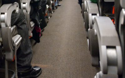 Scandal la Craiova: Pasager dat jos dintr-un avion spre Madrid, după injurii la echipaj