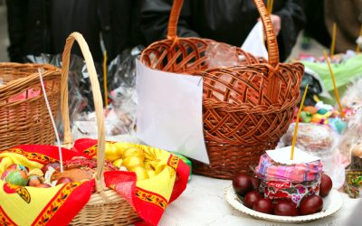 Ce alimente nu lipsesc de Paște: De la pachetele de pomană la masa de Înviere