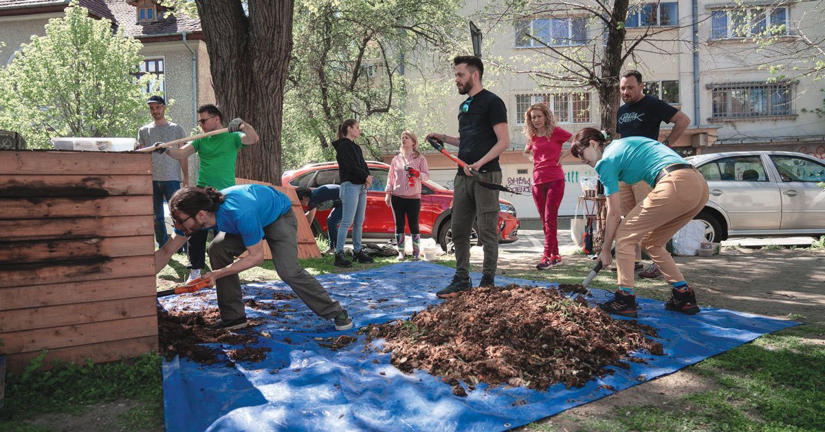 Bucureștenii transformă deșeurile în îngrășământ: Legume și rumeguș pentru grădină