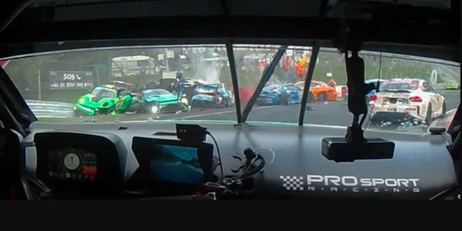 Pilot ucis pe Nurburgring: Șase oameni, răniți pe celebrul circuit