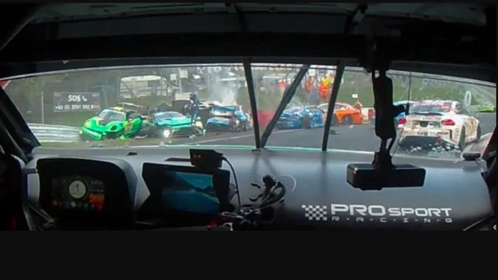 Pilot ucis pe Nurburgring: Șase oameni, răniți pe celebrul circuit