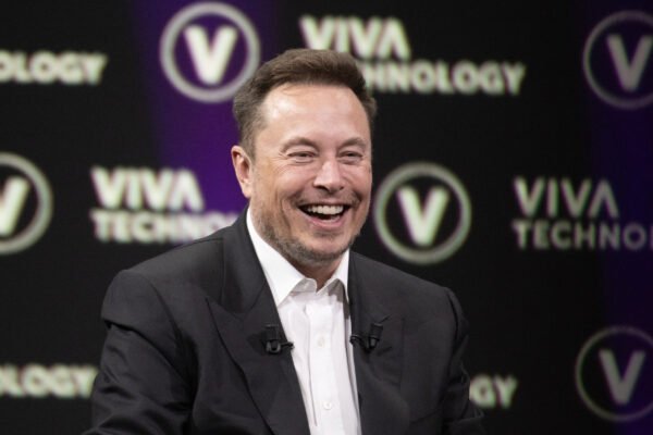 SpaceX, pe cale să intre pe bursă: O potențială IPO mamut Compania americană SpaceX, fondată de Elon Musk, a inițiat demersurile pentru a-și oferi acțiunile publicului larg, marcând o posibilă ofertă publică inițială (IPO) de proporții istorice