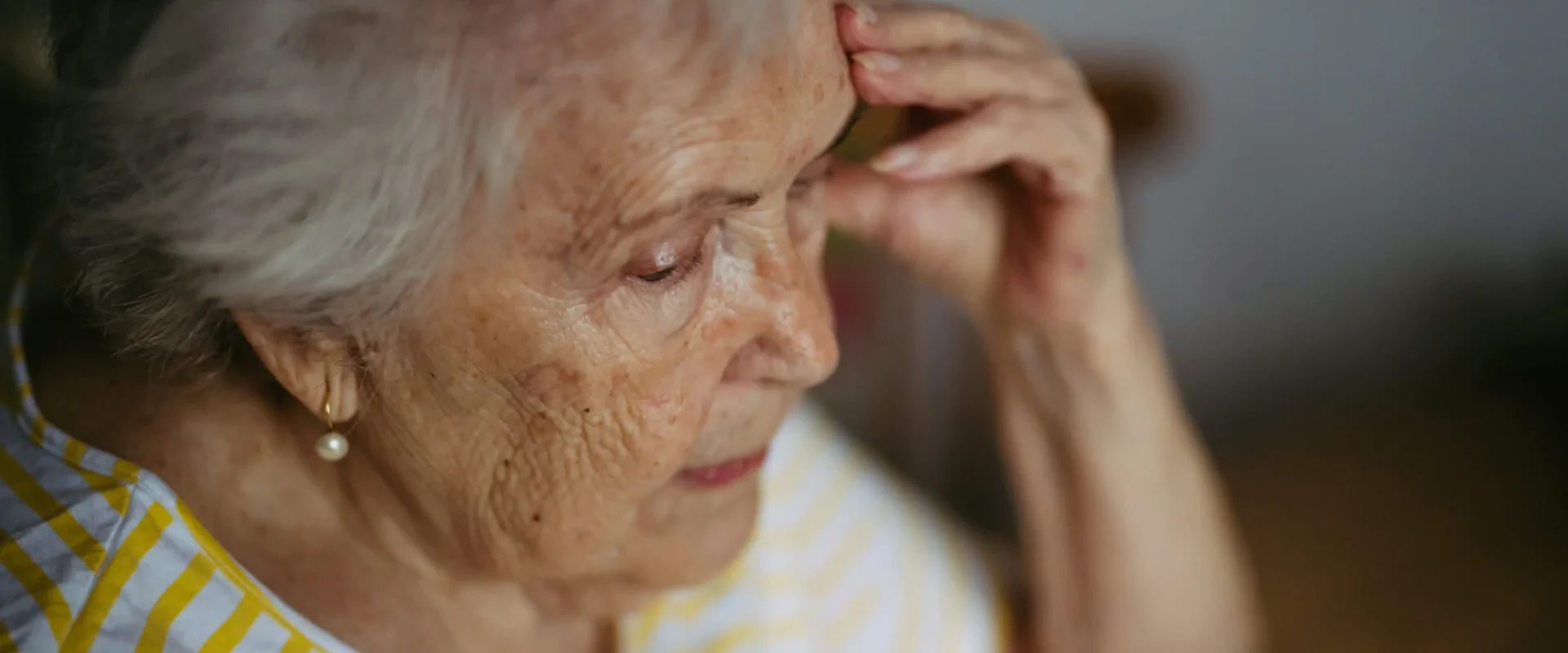 Pensionari, fără bani: Ajutoarele sociale, în pericol. Frica de sărăcie lovește România