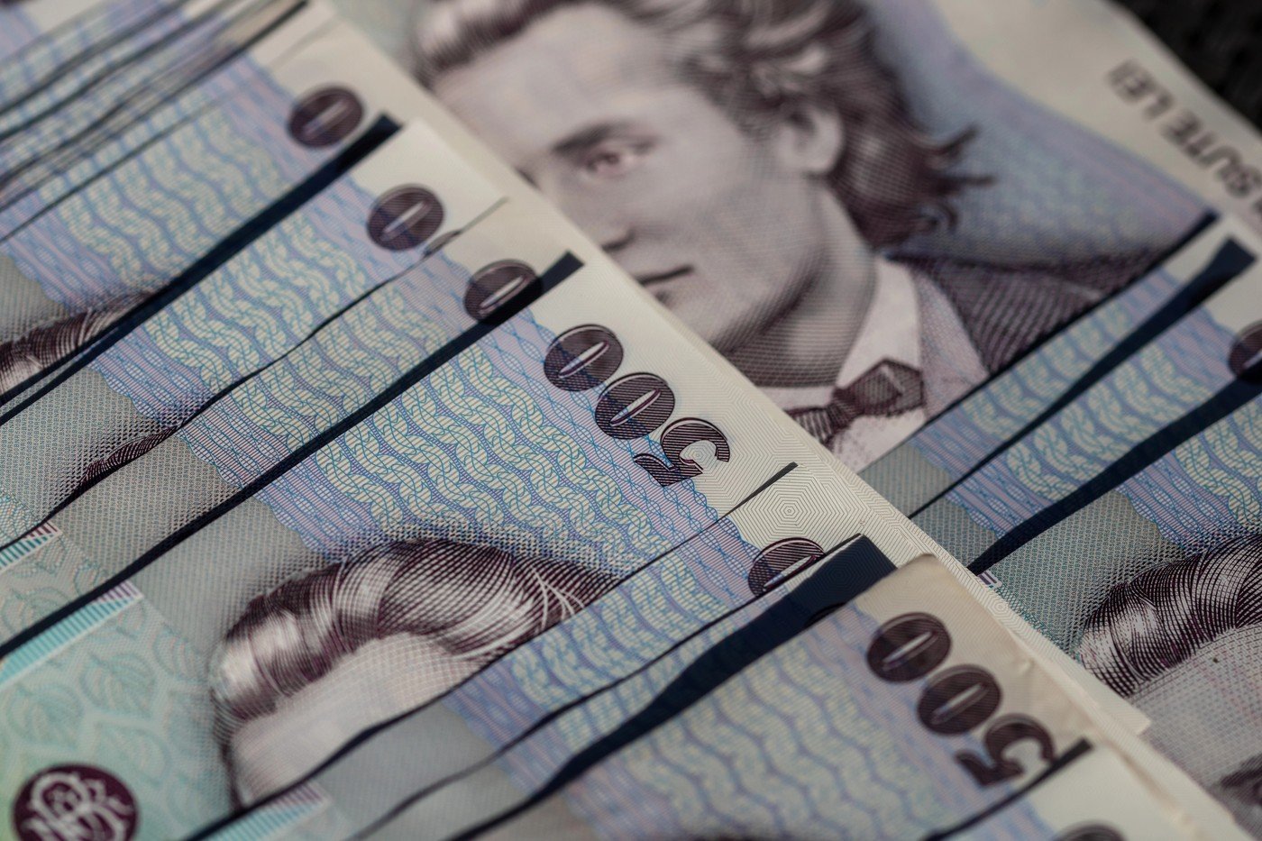 Ajutorul de deces: Cine beneficiază și cum se obține În cazul decesului unei persoane asigurate sau pensionare, familia are dreptul la un ajutor de deces de 4.596 lei