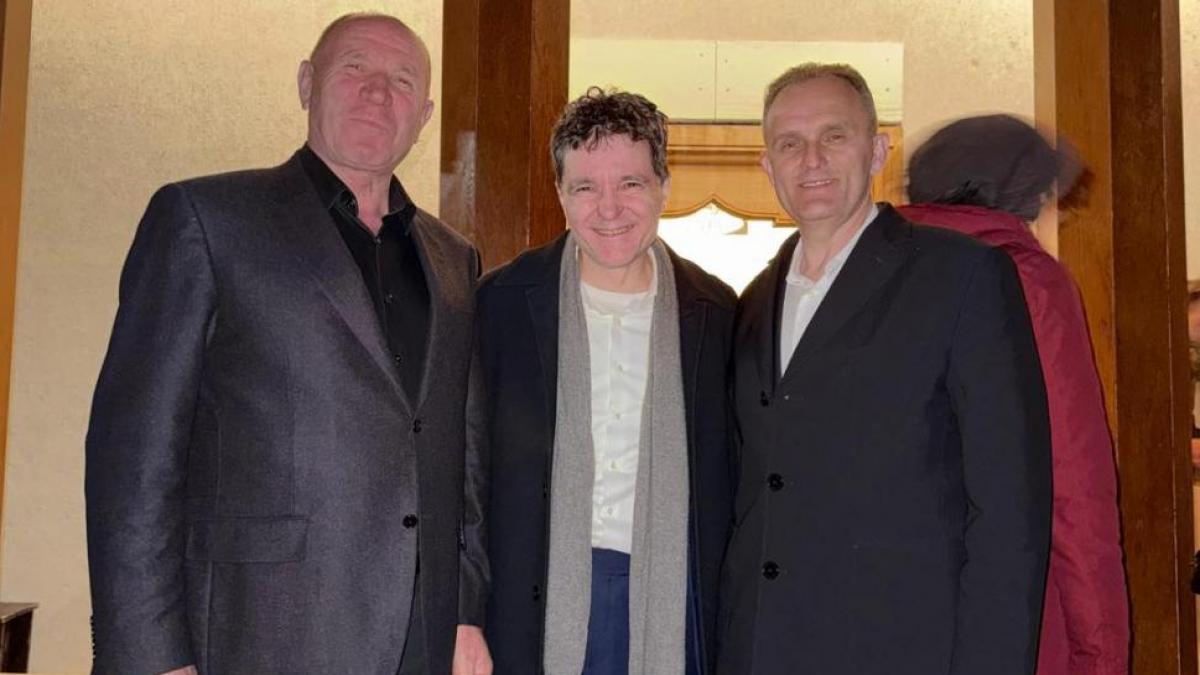 Nicușor Dan, vizită-șoc de Paște la mănăstirea PSD din Cornu: „Am fost surprins”