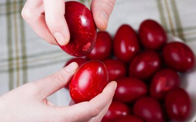 Alergia la ouăle de Paște: Simptome, riscuri și apel de urgență