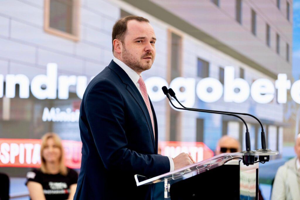 Rezidenții, obligați la gardă: Rogobete, revoltat! „Nu sunt salahori!”