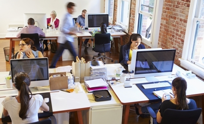 Câți români trec la 4 zile de muncă? Ce se întâmplă cu salariile