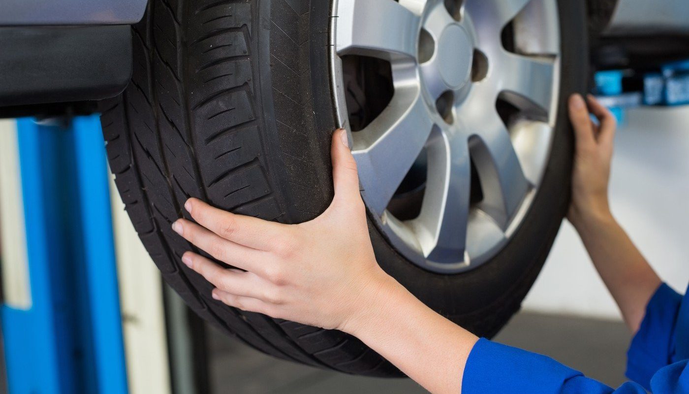 Anvelope diferite pe mașină: Risc sau nu pentru șoferi?