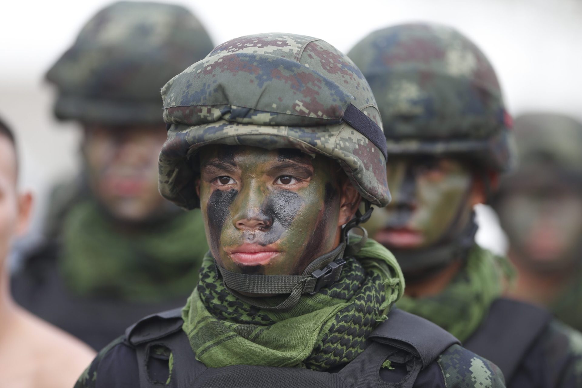 De ce aleg bărbații să devină militari în Armata Thailandei?