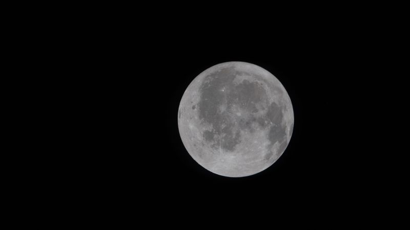 Noi imagini spectaculoase cu Luna, văzute de pe Artemis II