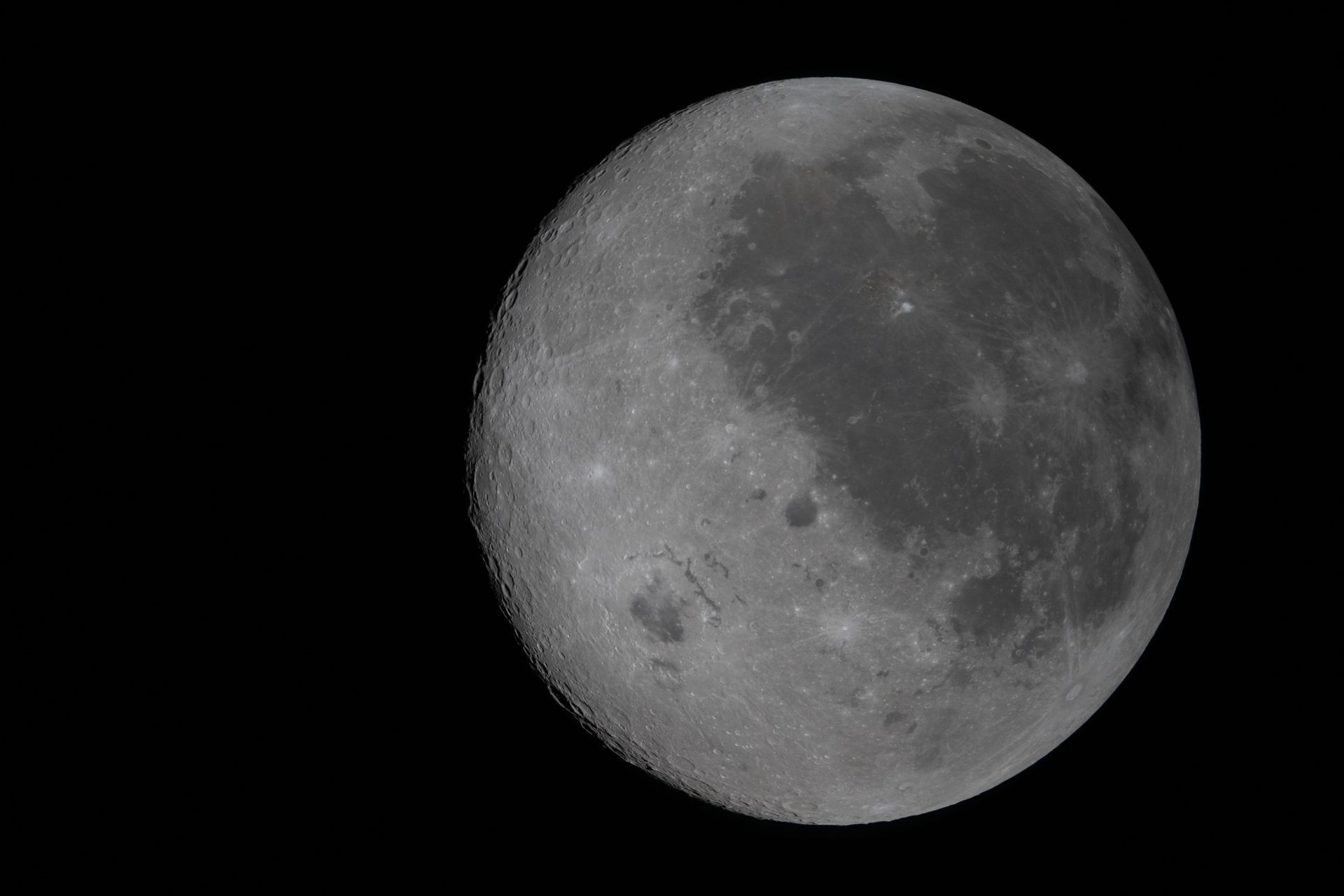 Artemis ii: Zi istorică deasupra lunii, misiunea continuă