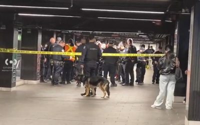 Atac cu macetă la metroul din New York: Suspect împușcat, 3 răniți