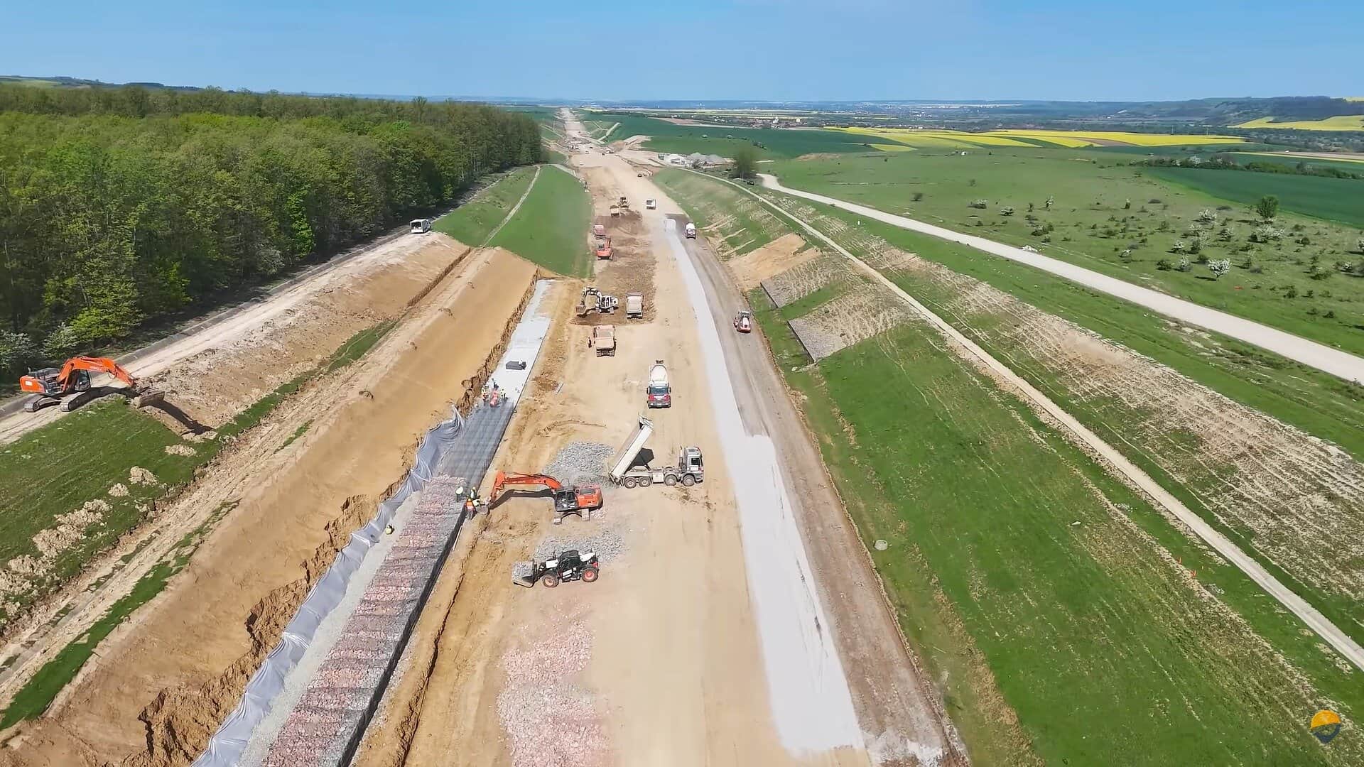 O asociere de firme româno-bulgare va construi tronsonul 2 al autostrăzii A8, care va lega Municipiul Iași de rețeaua europeană de autostrăzi