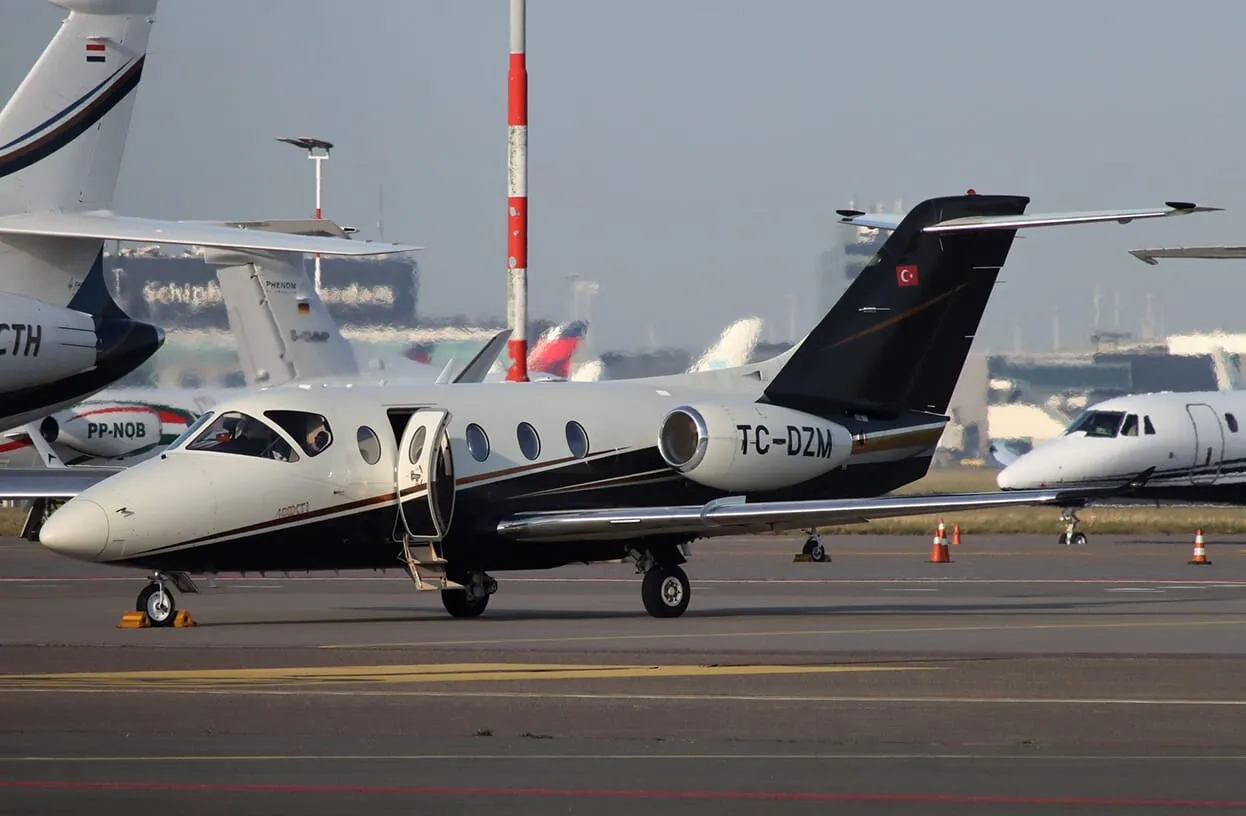 Sfânta Lumină a Învierii a ajuns în România. Avionul special, detalii exclusive despre zbor