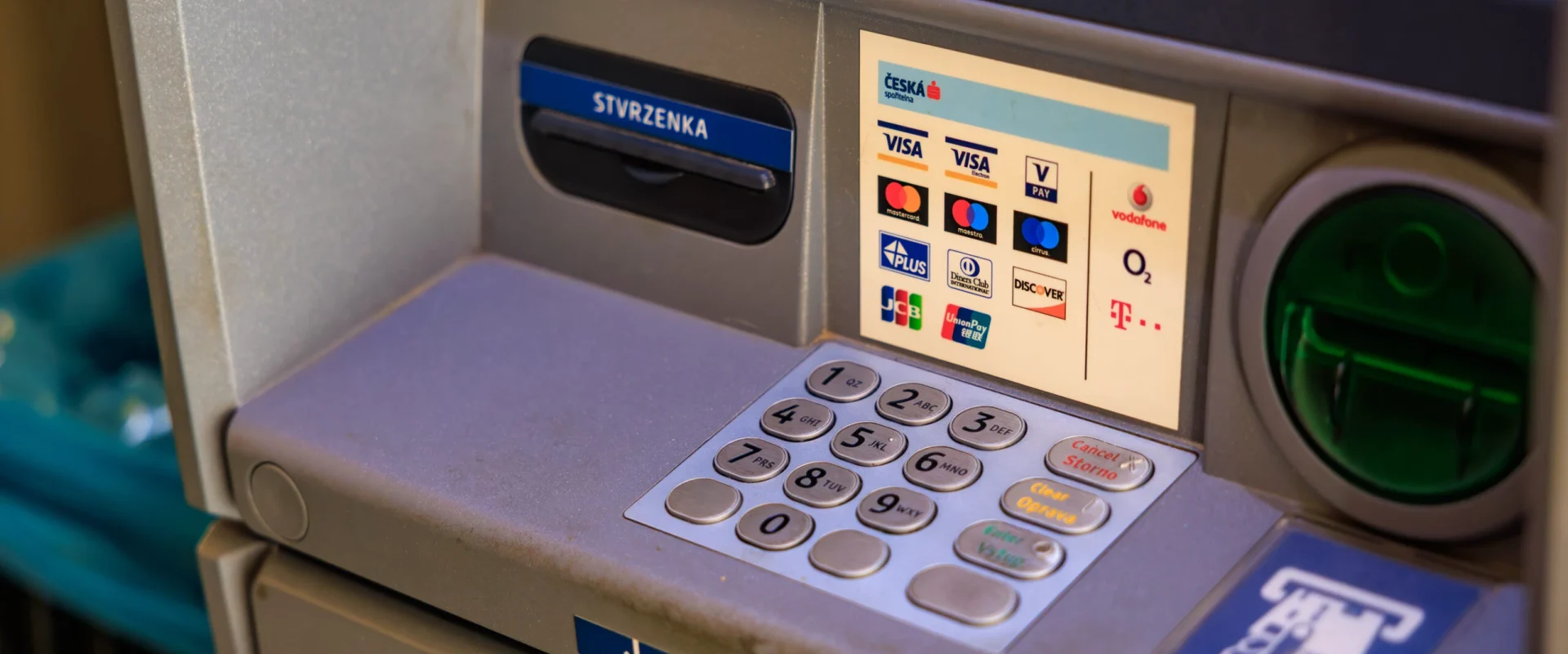 Bancomatele, pe cale de dispariție în Europa: Accesul la cash se restrânge