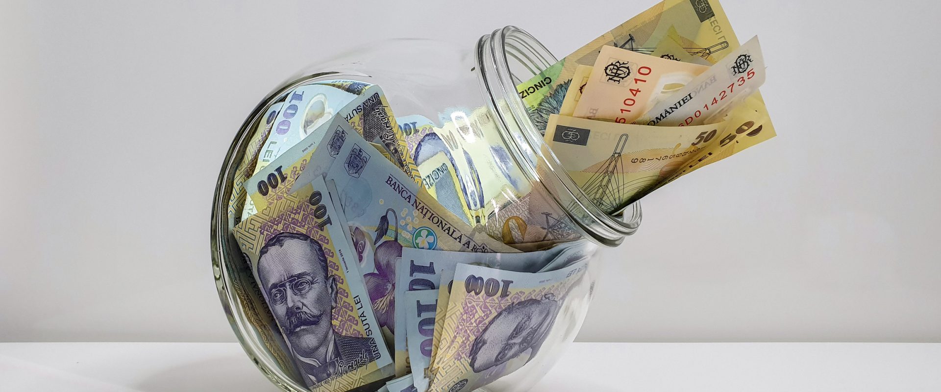 Ministerul Finanțelor lansează o nouă ediție Tezaur cu dobânzi atractive pentru români București – Românii au din nou ocazia să investească în titluri de stat prin programul Tezaur, a anunțat vineri Ministerul Finanțelor