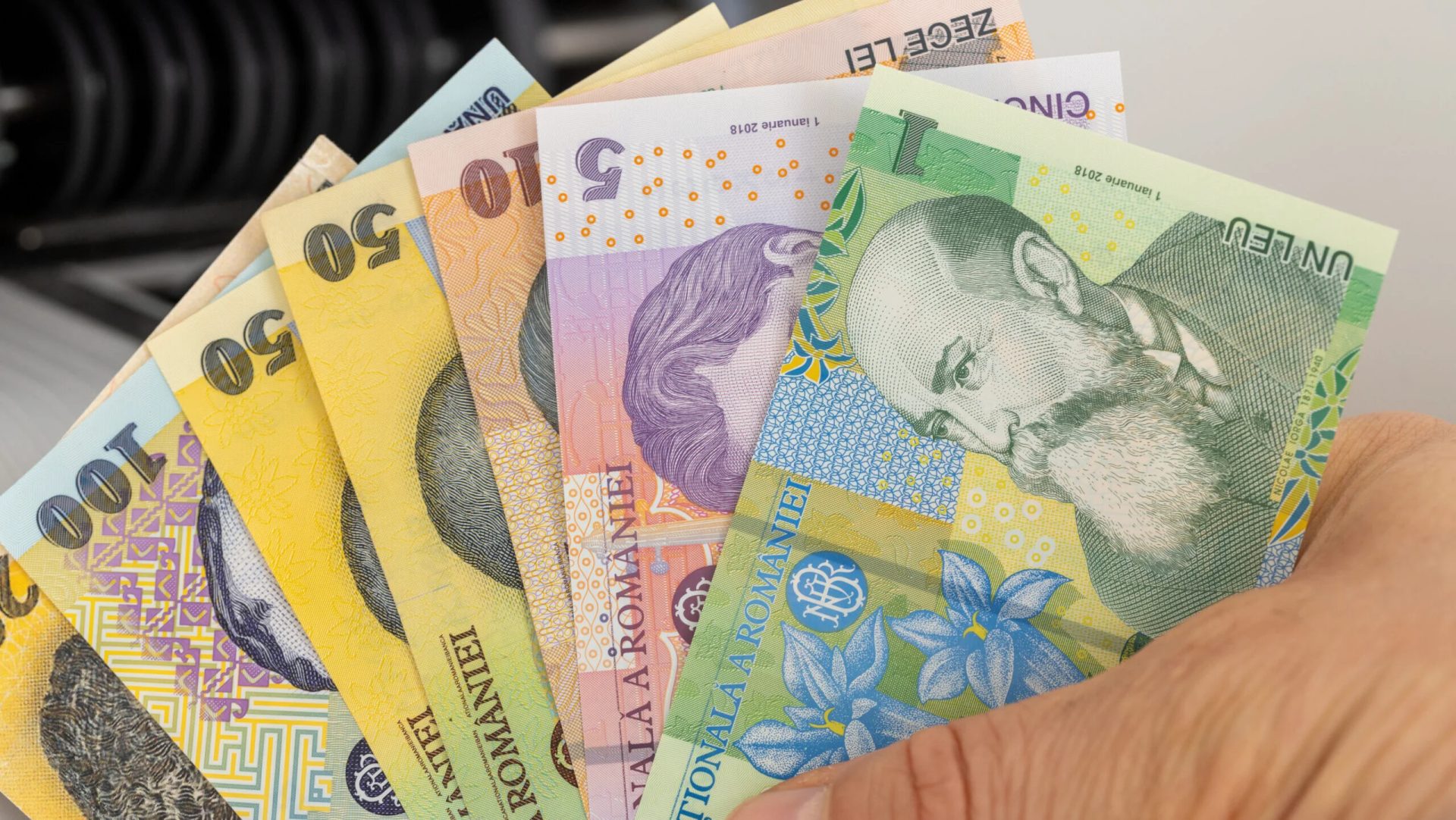 Fermierii, din nou la așteptare: subvențiile întârzie, iar banii nu vin Fermierii români se confruntă din nou cu o situație frustrantă: subvențiile promise se lasă așteptate