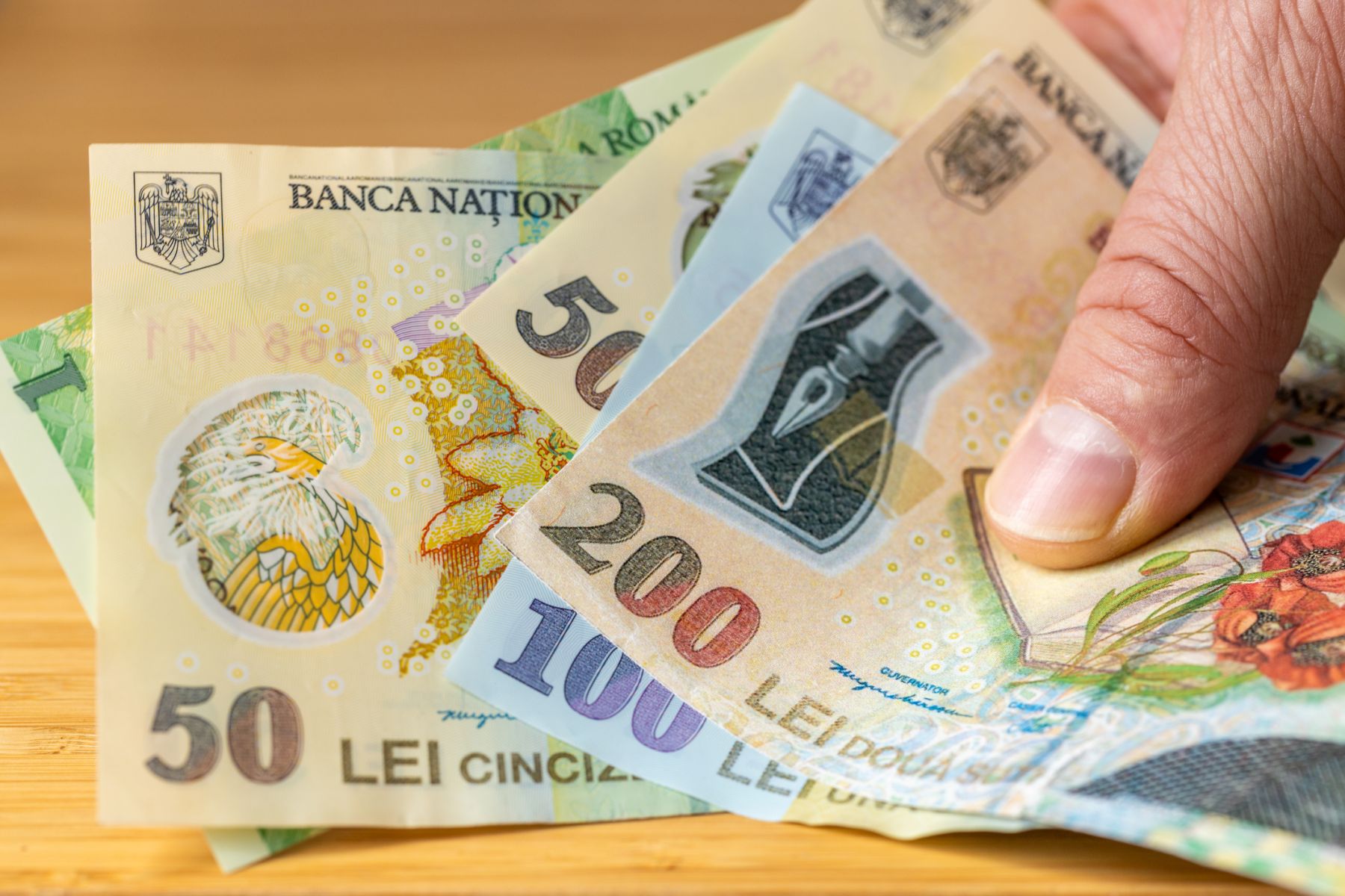 Mai scump decât mâncarea: Statul român te costă o avere!