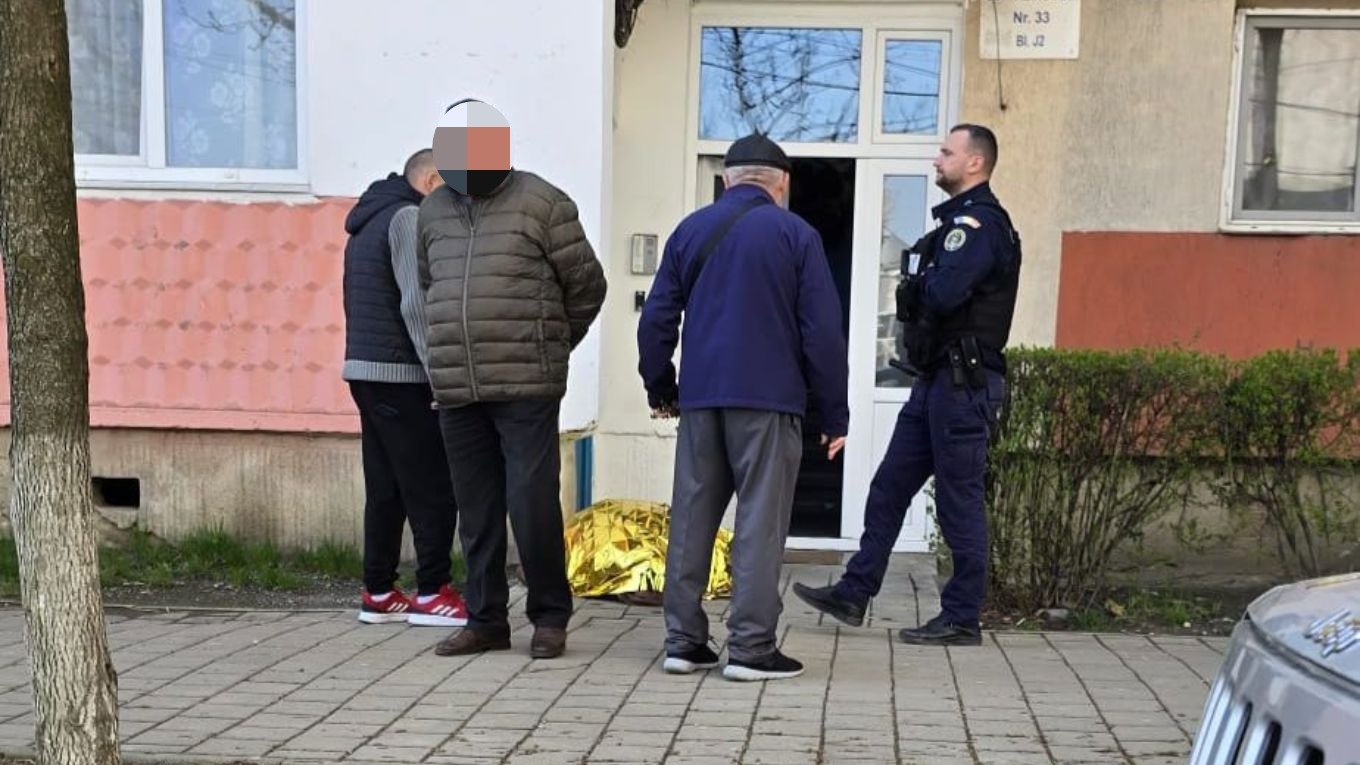 Un bărbat a murit după ce a căzut pe scări, intervenția medicilor fiind inutilă O tragedie a avut loc într-o zonă încă neprecizată, unde un bărbat a decedat în urma unei căderi pe scări