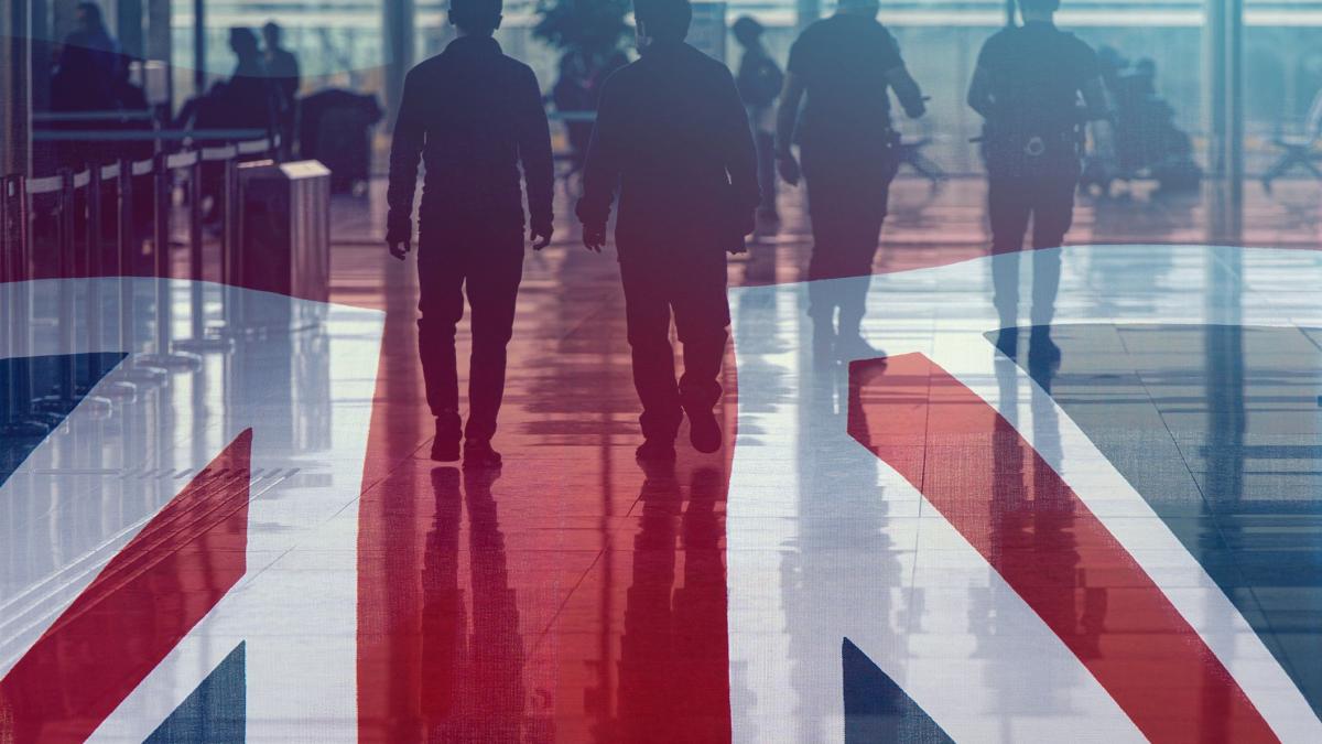 BBC: Avocații învață migranții cum să obțină azil în UK pe bază de homosexualitate. Cât costă minciuna?