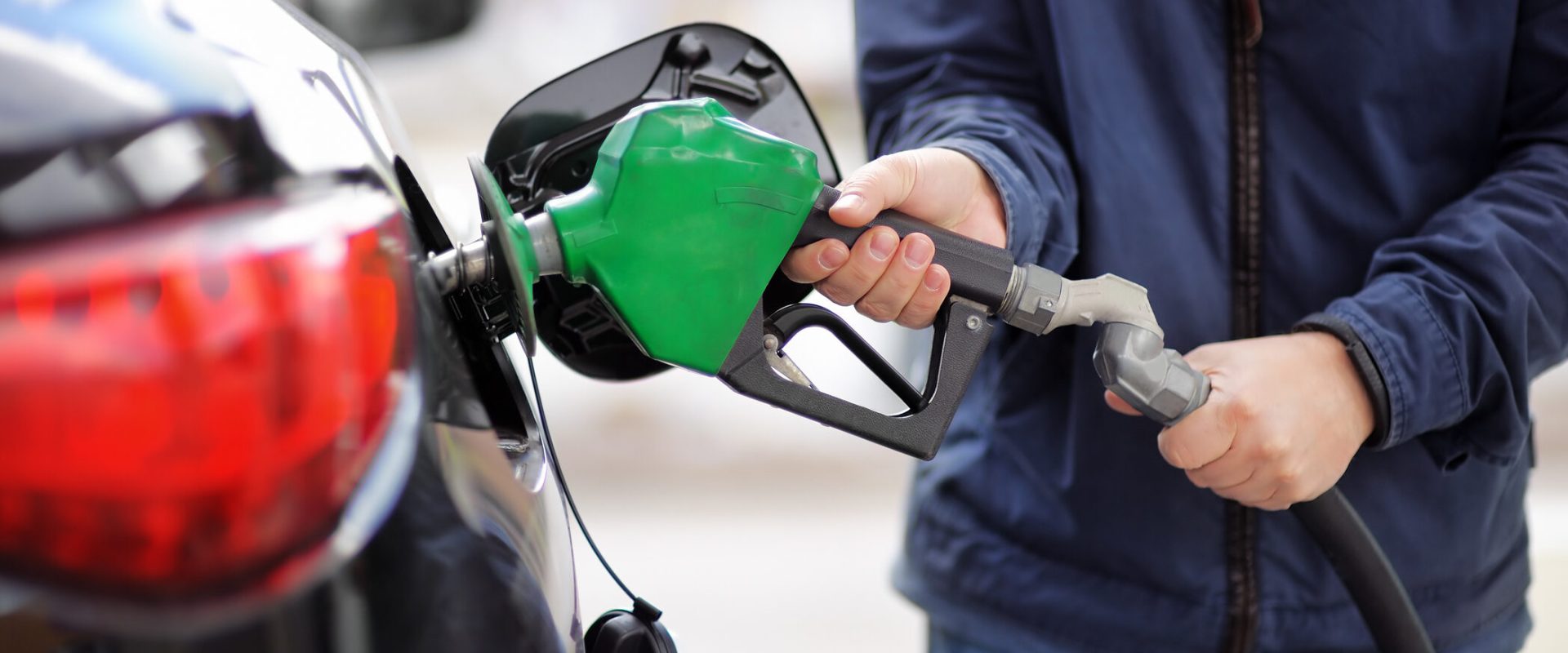 Polonia: Plafonarea prețului la combustibili, risc pentru inflație și buget