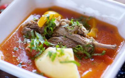 Borș de miel: Beneficii, riscuri și cum îl savurezi corect