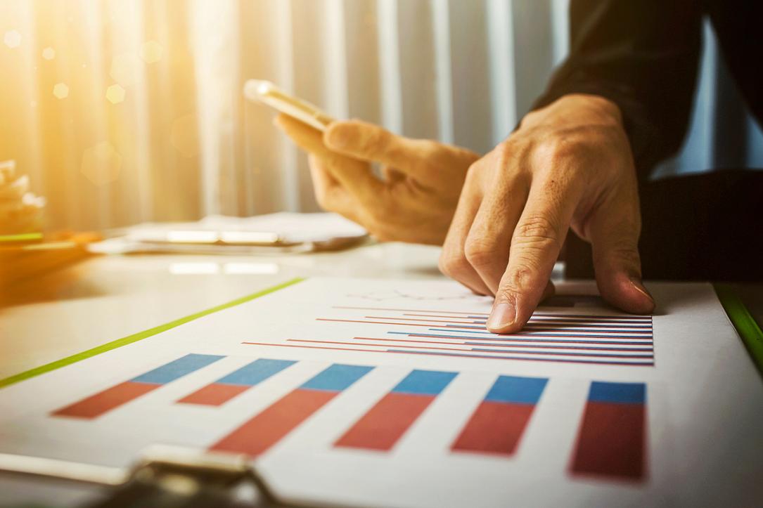 Industria României, în continuare sub presiune: Scădere, deși cu semne de reviriment în martie