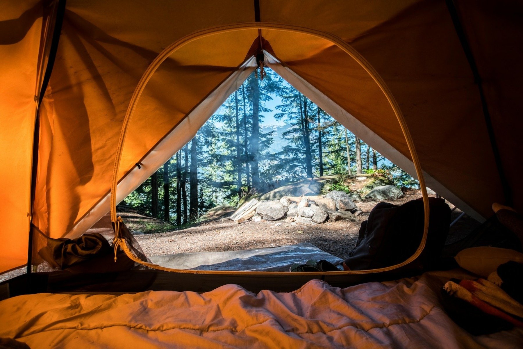 Campingul, secretul unui somn bun: Cum te ajută să te odihnești