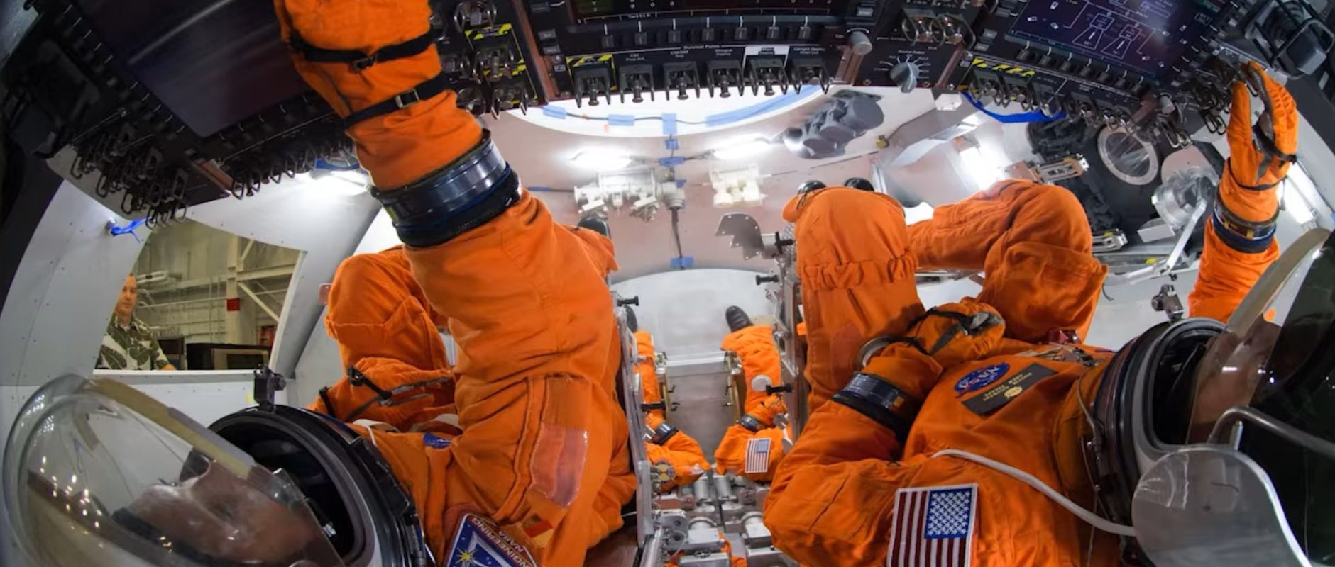 Reintrare spectaculoasă: Capsula lovește atmosfera Pământului