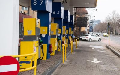 Benzina scade SUB 8,4 lei! Cât costă motorina, după ieftinirea de joi