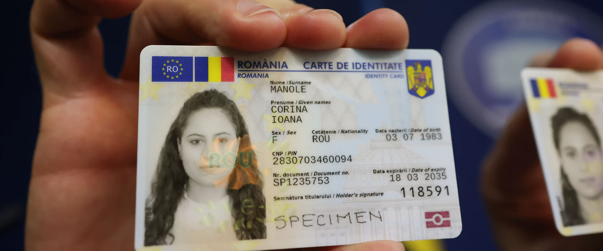 Românii din Republica Moldova, cu CI electronice în curând: Adresele din țara vecină, incluse București – Cetățenii români cu domiciliul în Republica Moldova, care se confruntă cu dificultăți în obținerea sau reînnoirea buletinelor de identitate, ar putea beneficia în curând de cărți electronice de identitate (CIe)