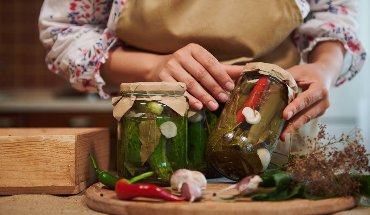 Gustul suprem al murăturilor: Secretul din borcan pentru castraveți crocanți