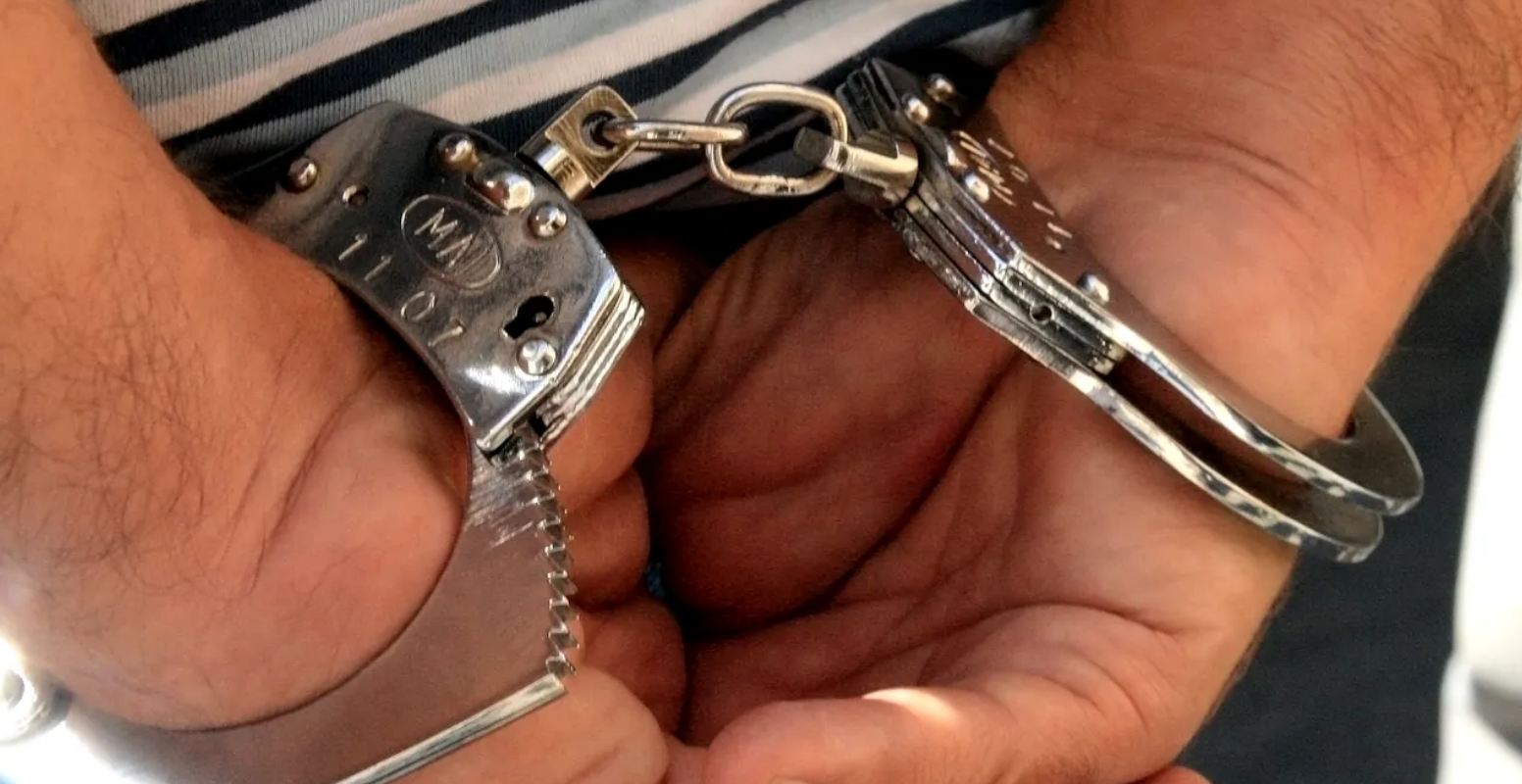 Tânăr reținut după ce a agresat doi pădurari în Parcul Natural Lunca Mureșului Un tânăr a fost reținut de polițiști după ce ar fi agresat doi pădurari în Parcul Natural Lunca Mureșului, județul TIMIȘ