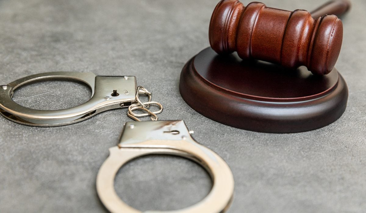 Nouă români și o femeie au păcălit Poliția din Austria: 160.000 € furați