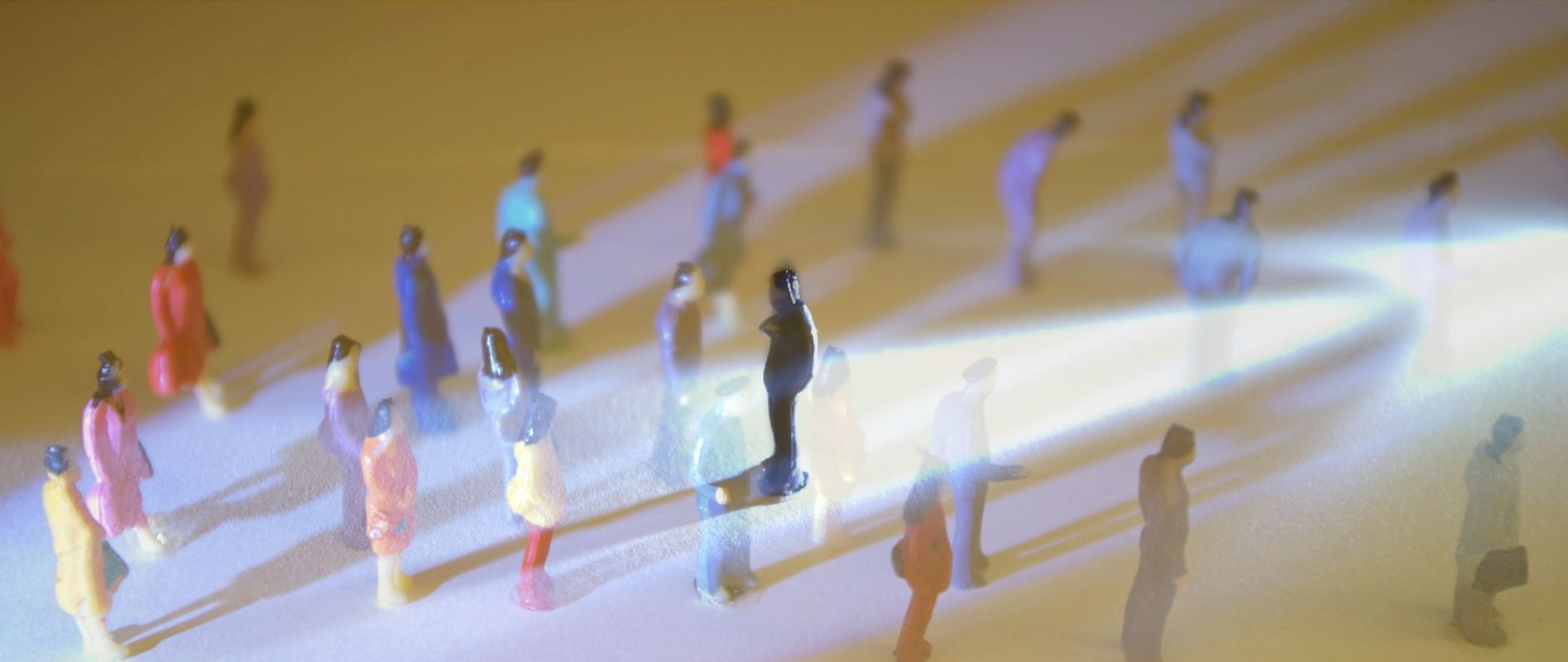 Ce înseamnă să fii OM? Filosofi și oameni de știință caută răspunsul