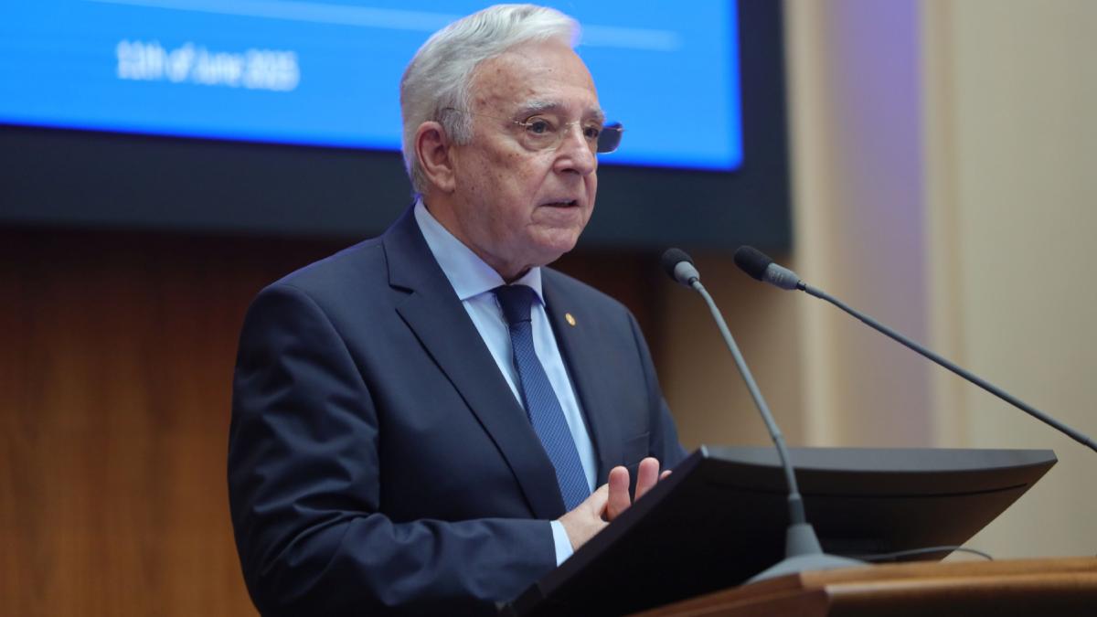 Mugur Isărescu, secretul salariului: Cât câștigă lunar la BNR, plus bonusurile șefilor