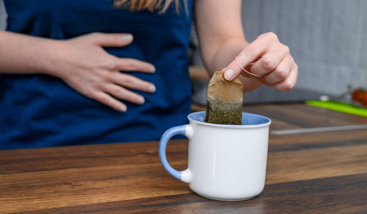 Ceaiuri naturale: Scapă de balonare și arsuri după masa de Paște