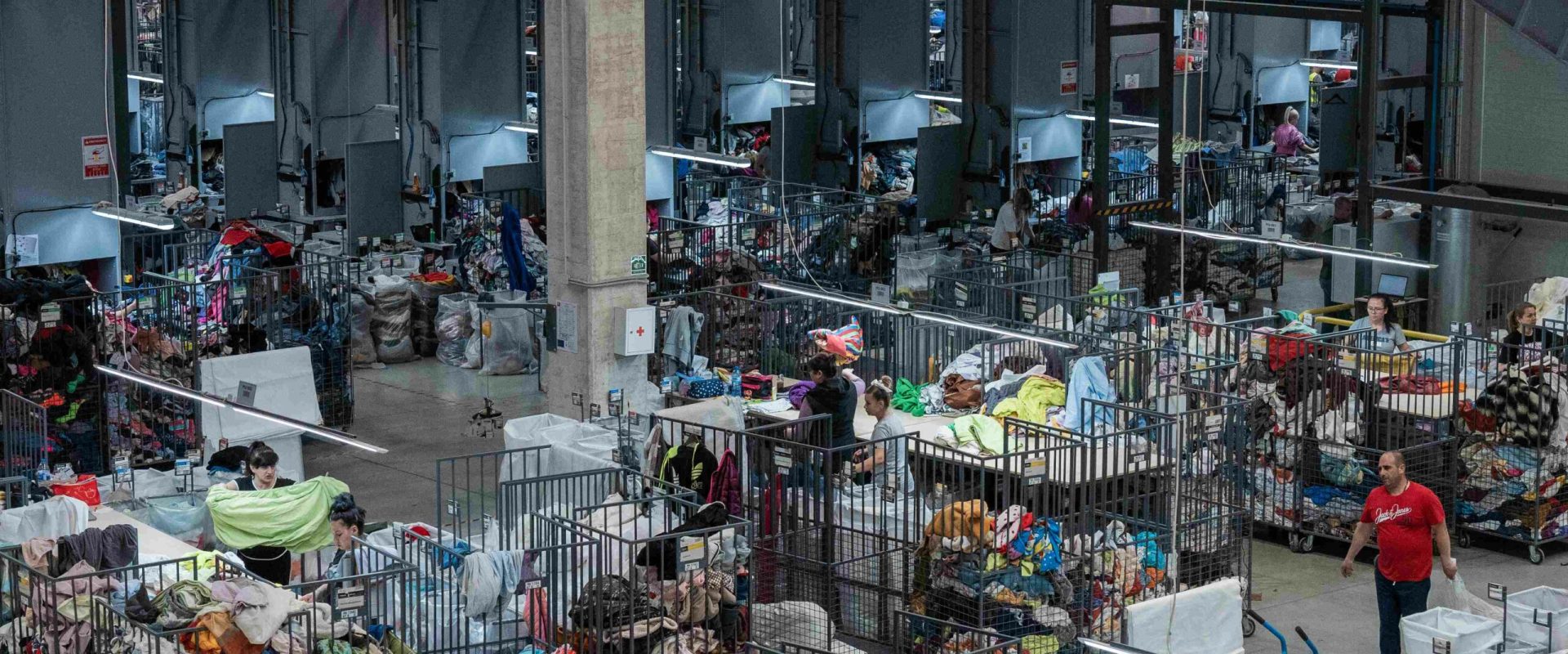 Magazinele second-hand, pe punctul de dispariție în România