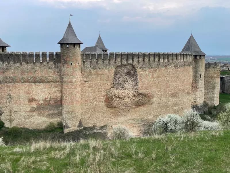 Zidul Cetății Hotin, bijuterie a lui Ștefan Cel Mare, s-a prăbușit