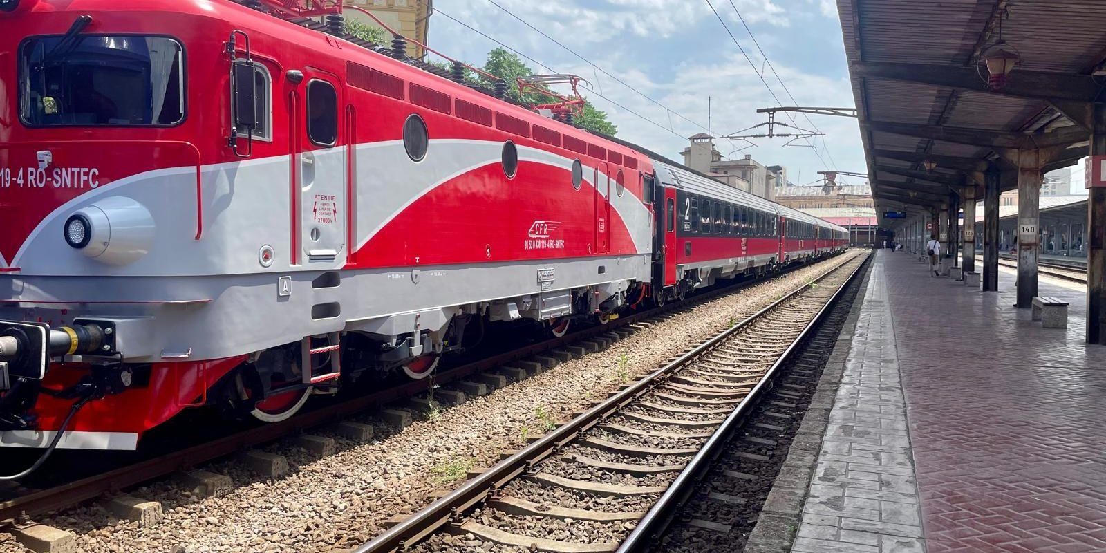 Întârziere uriașă: Trenul Dacia, schimbări majore de orar până în decembrie 2026